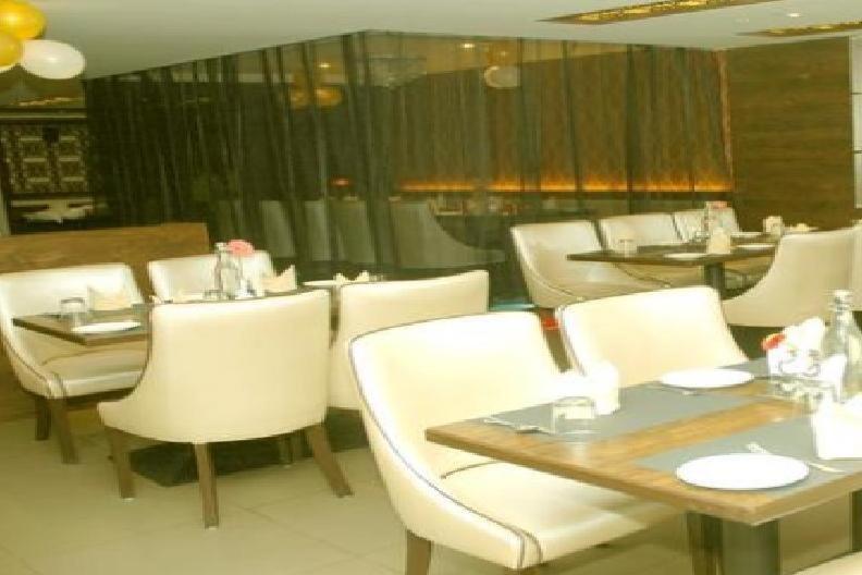 Sandstone Hotel 3*