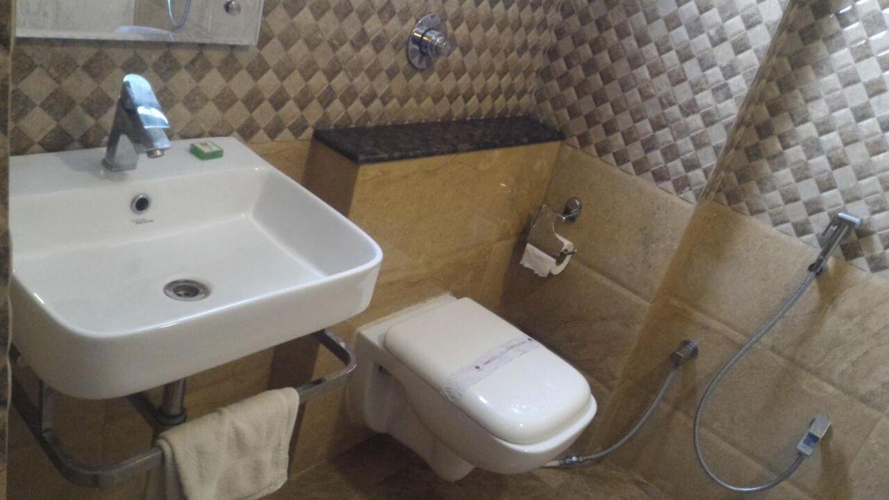 Hotel Sandstone Lucknow