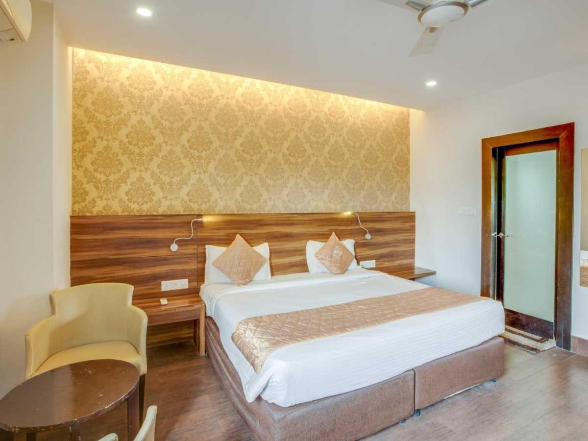Sandstone Hotel