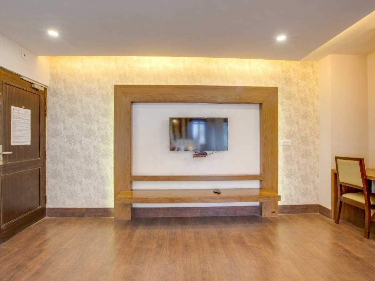 Sandstone Hotel 3*