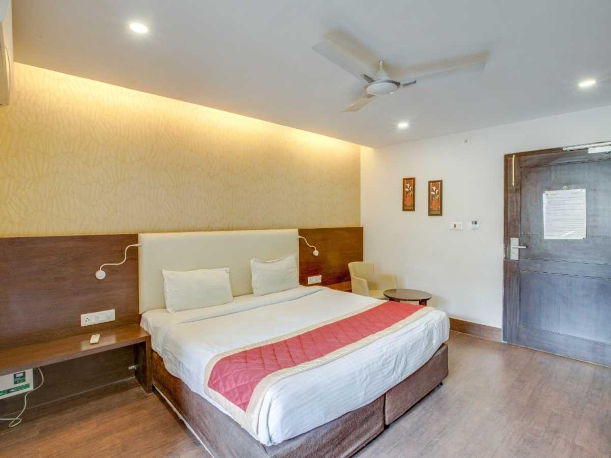 Sandstone Hotel 3*